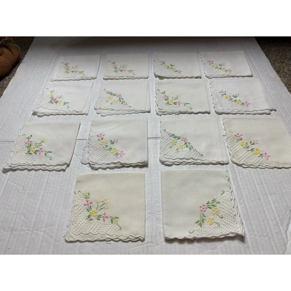 Vintage Embroidered Napkins Set 18 Floral Lace Crochet Scalloped Edge